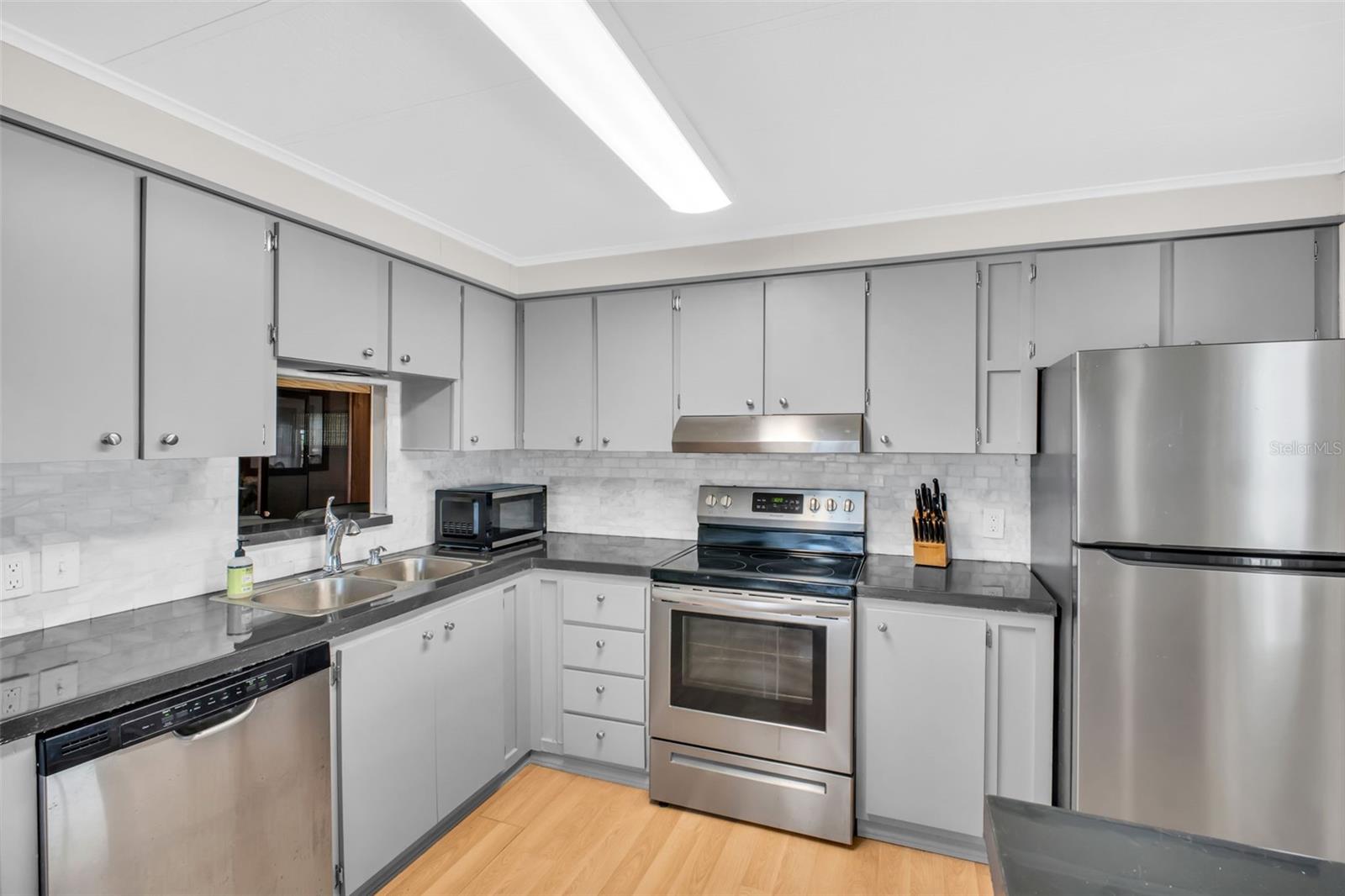 Image 15 of 58 For 2033 Maui Drive