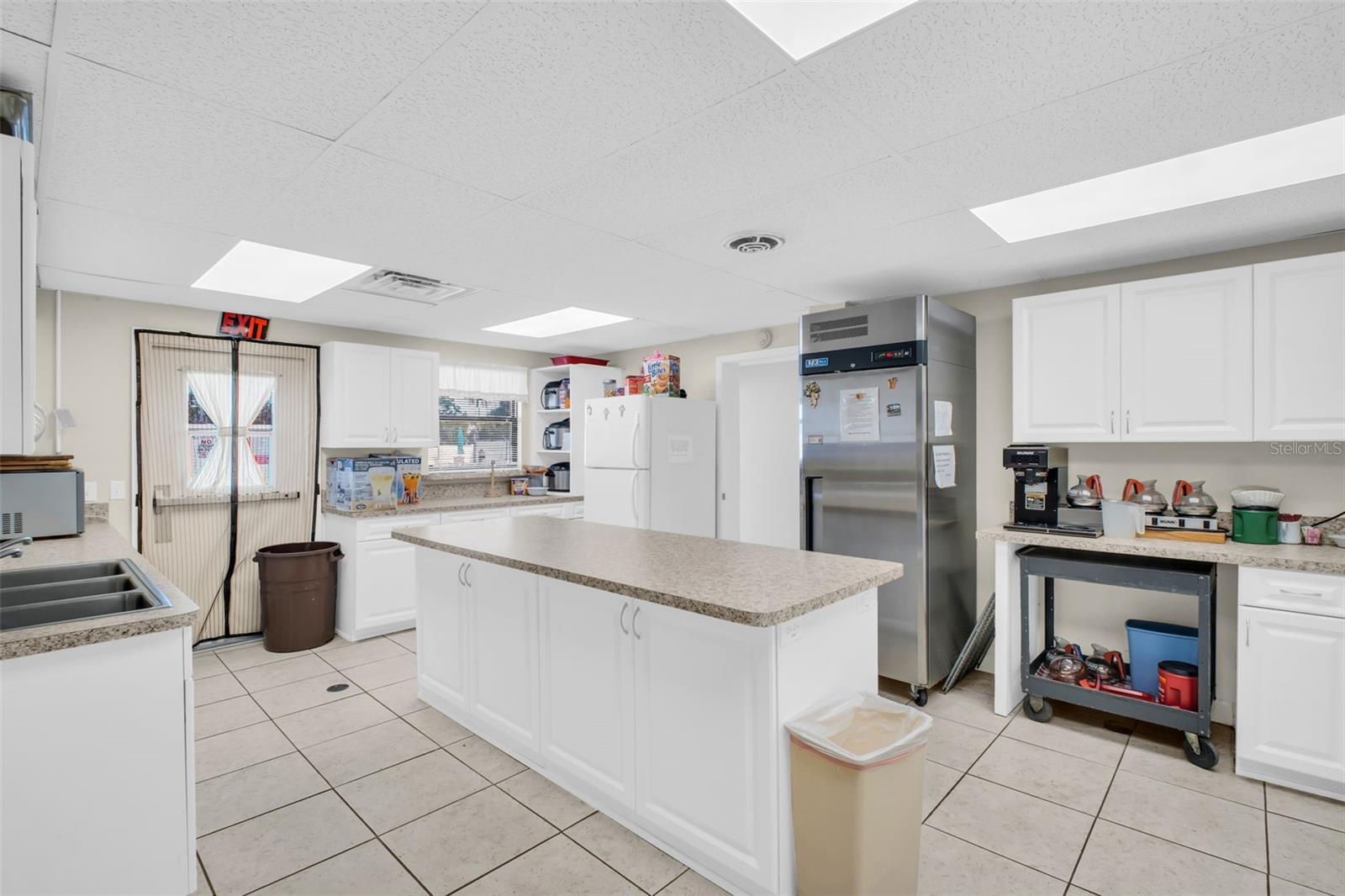 Image 26 of 58 For 2033 Maui Drive