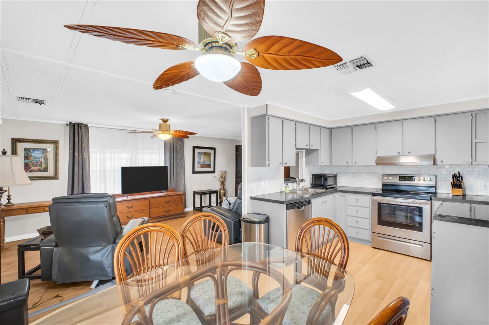 Image 45 of 58 For 2033 Maui Drive