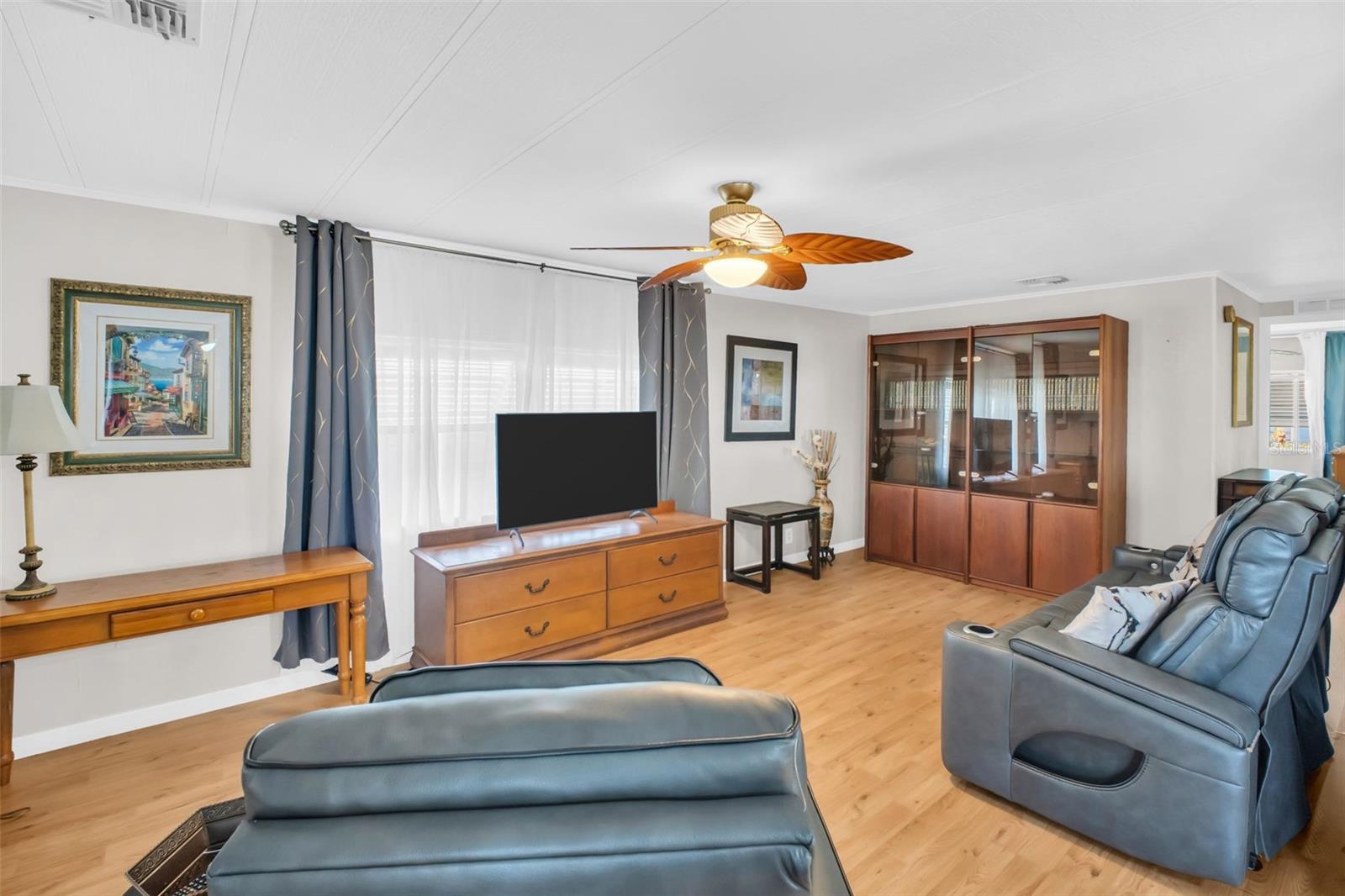 Image 46 of 58 For 2033 Maui Drive