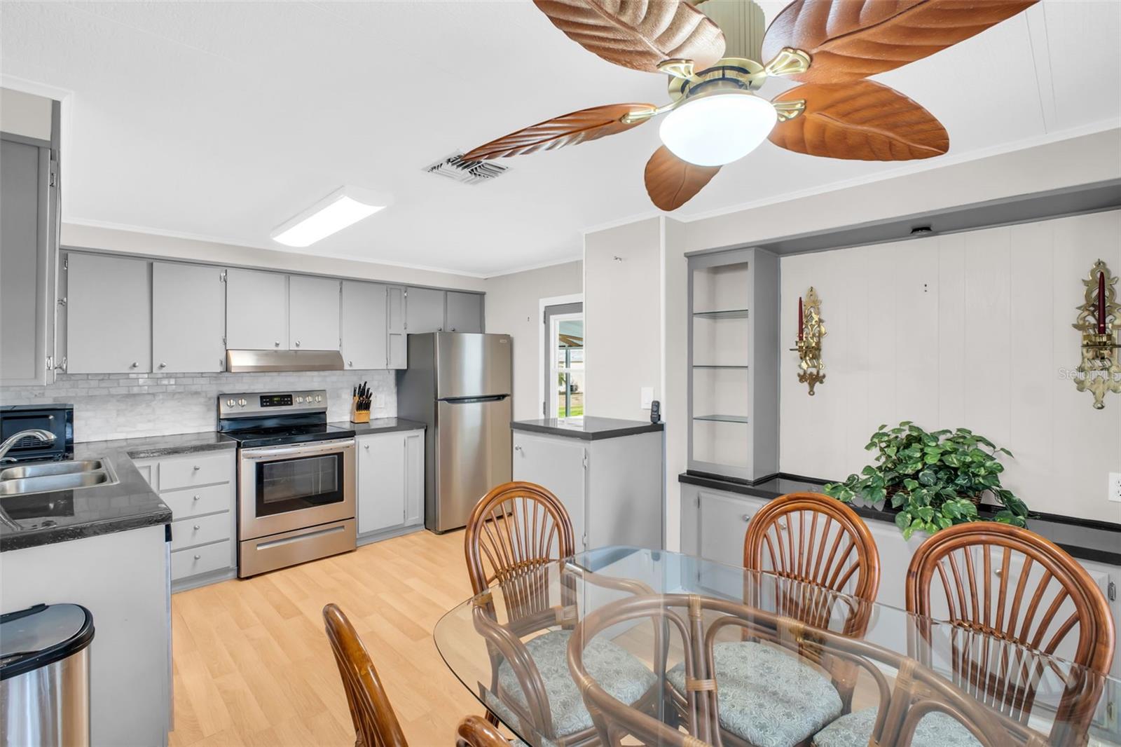 Image 6 of 58 For 2033 Maui Drive