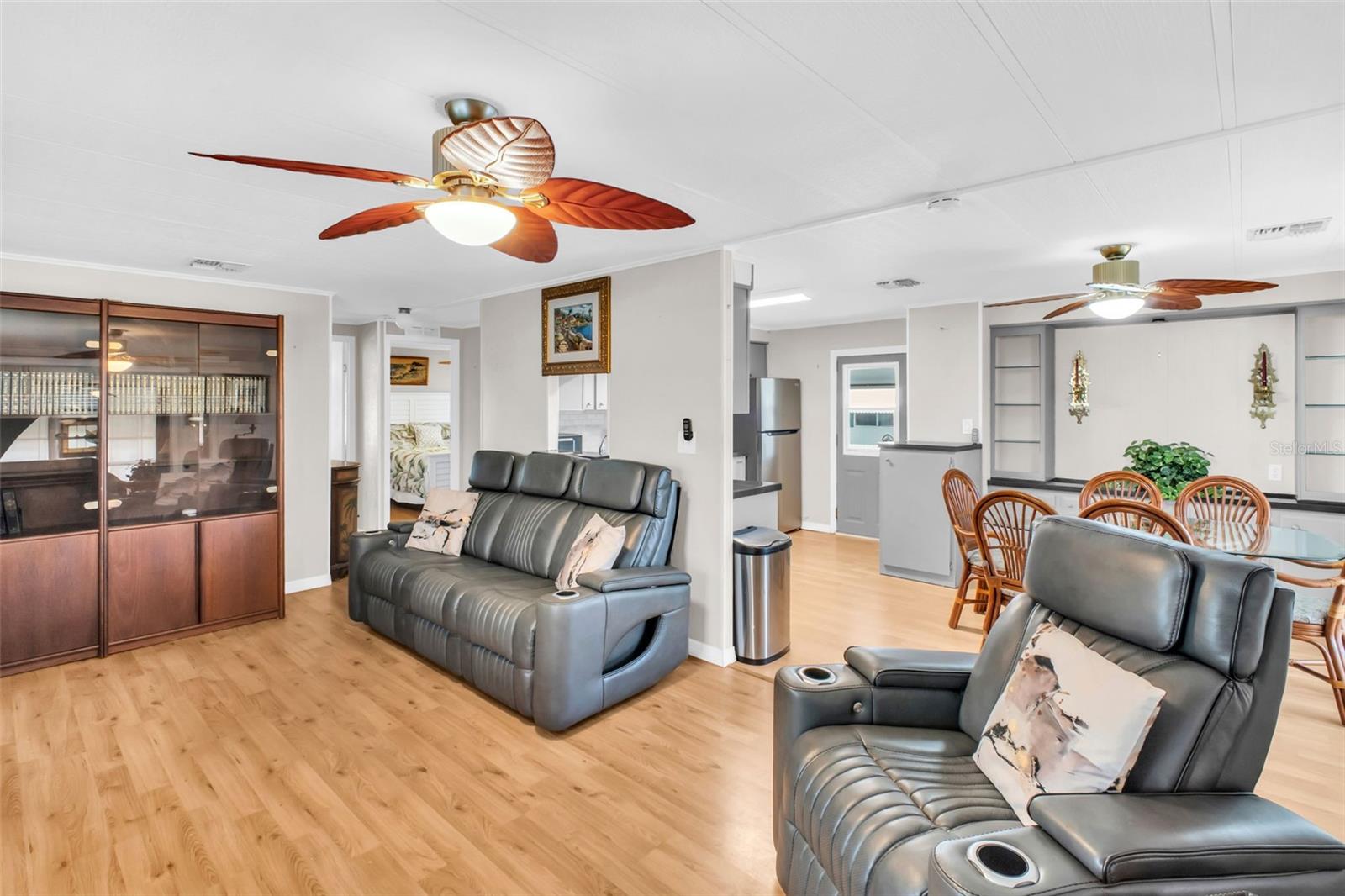 Image 7 of 58 For 2033 Maui Drive