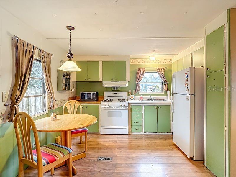 Image 5 of 35 For 8145 Campbell Court