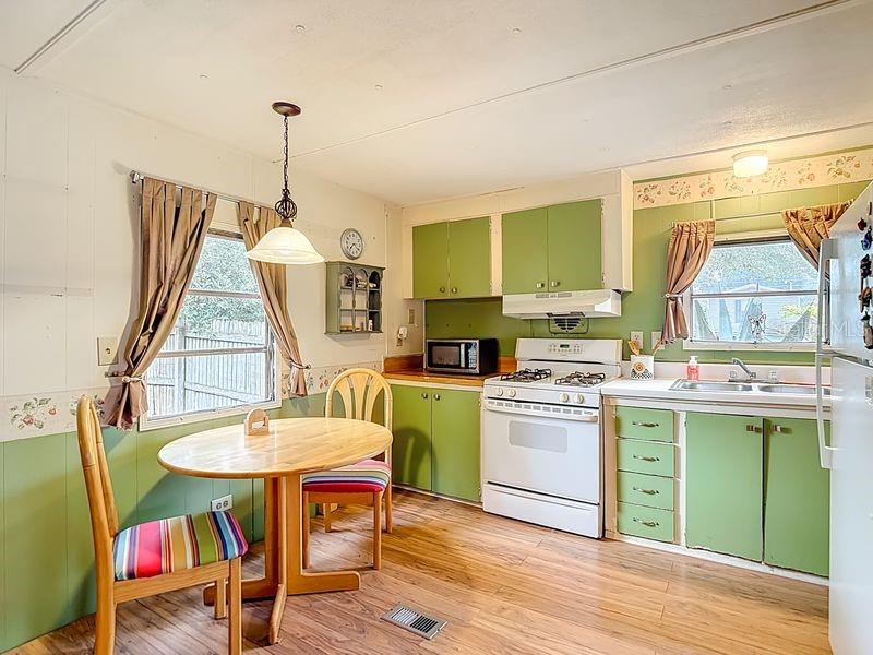 Image 6 of 35 For 8145 Campbell Court