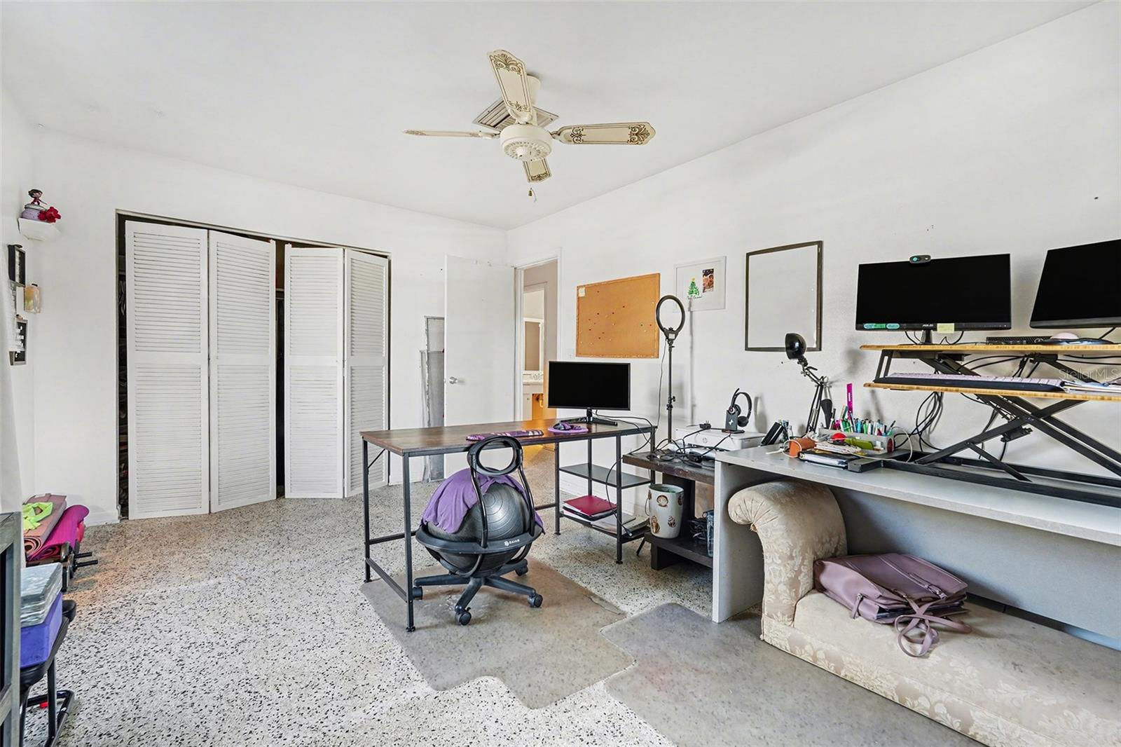 Image 12 of 29 For 6686 Treehaven Drive