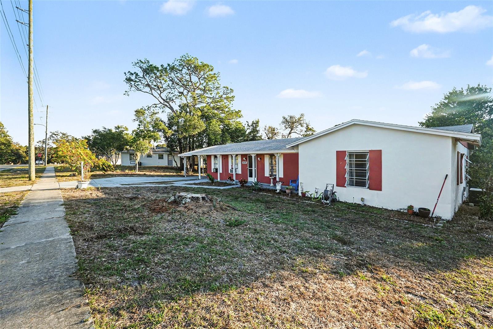 Image 4 of 29 For 6686 Treehaven Drive