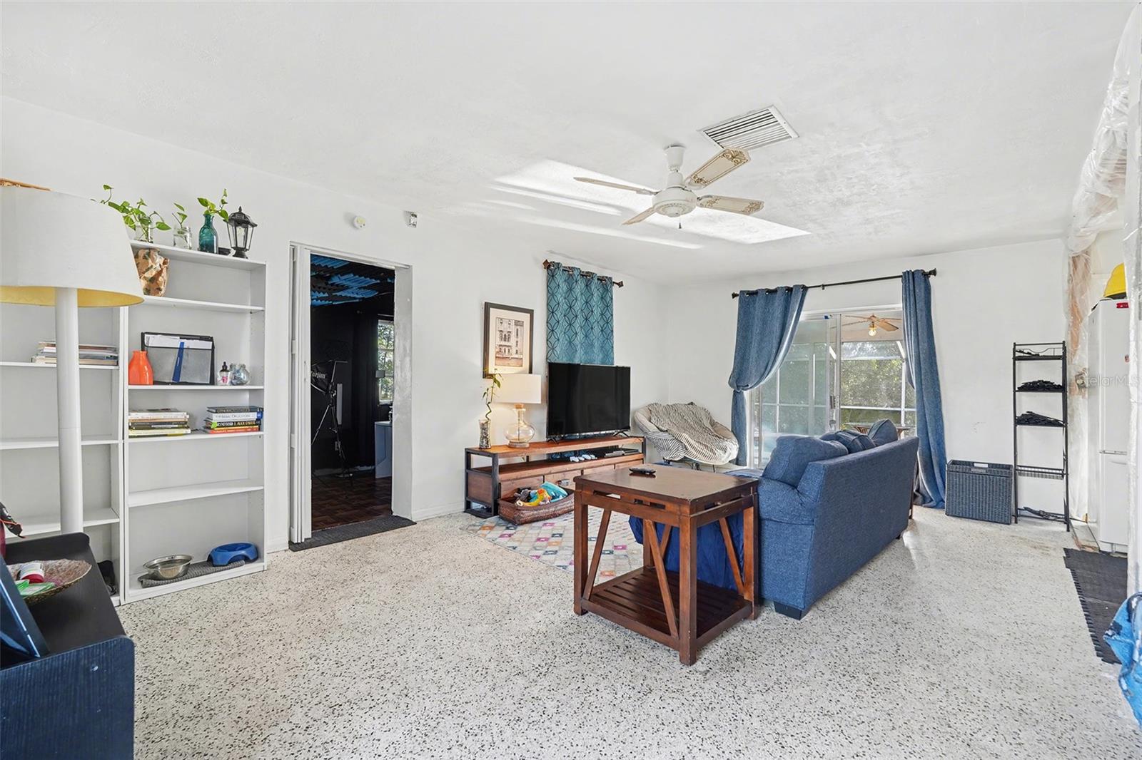 Image 5 of 29 For 6686 Treehaven Drive