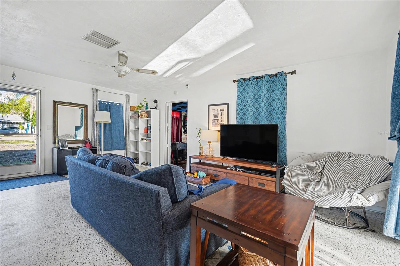 Image 7 of 29 For 6686 Treehaven Drive