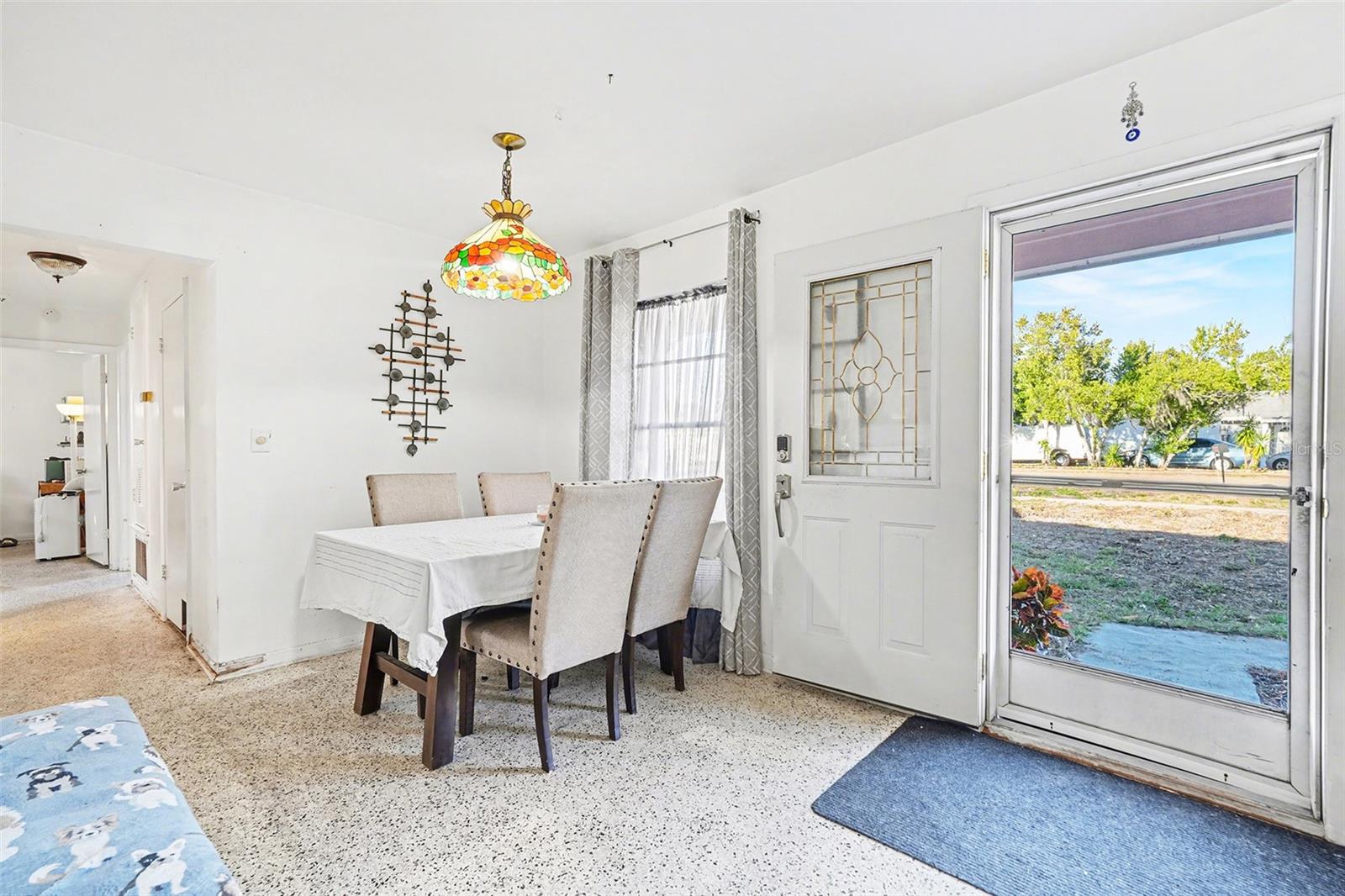 Image 9 of 29 For 6686 Treehaven Drive