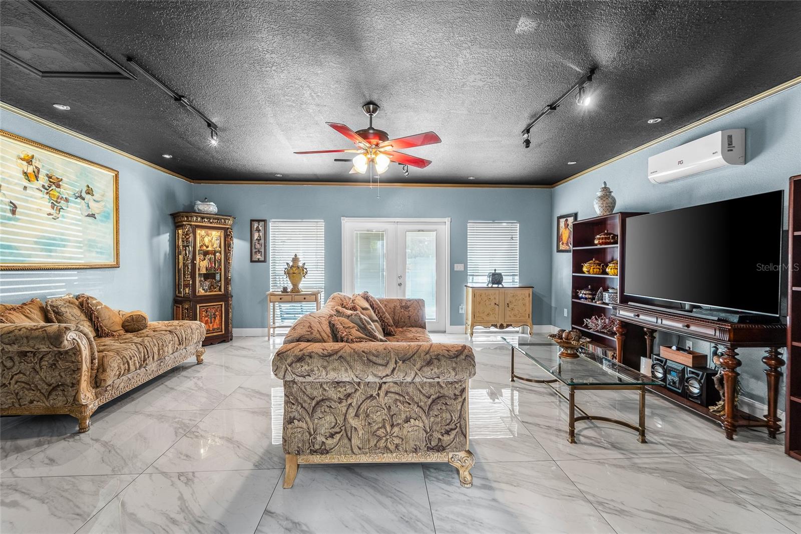 Listing photo id 17 for 1539 Highcrest Circle