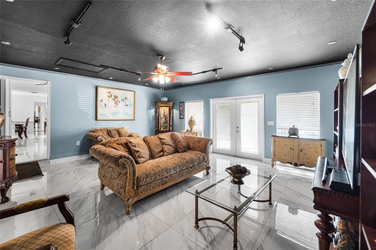 Listing photo id 21 for 1539 Highcrest Circle