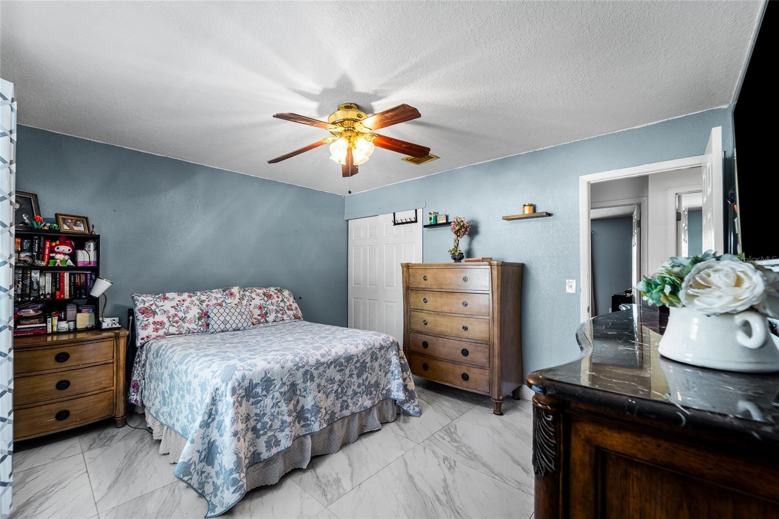 Listing photo id 4 for 1539 Highcrest Circle