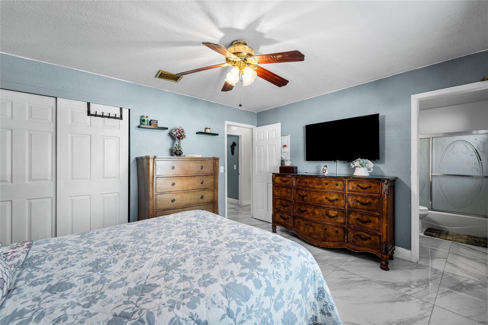 Listing photo id 5 for 1539 Highcrest Circle