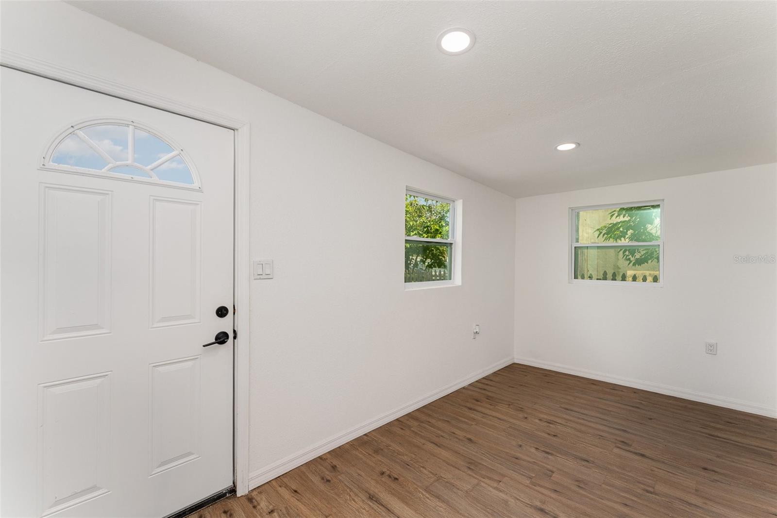 Image 5 of 25 For 833 Suwannee Avenue