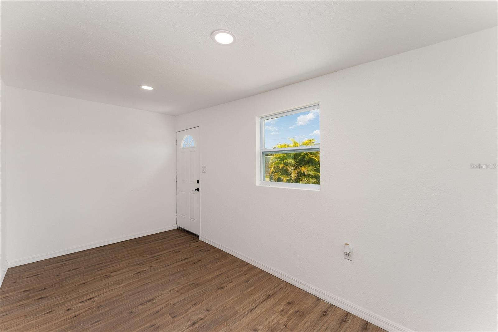 Image 6 of 25 For 833 Suwannee Avenue