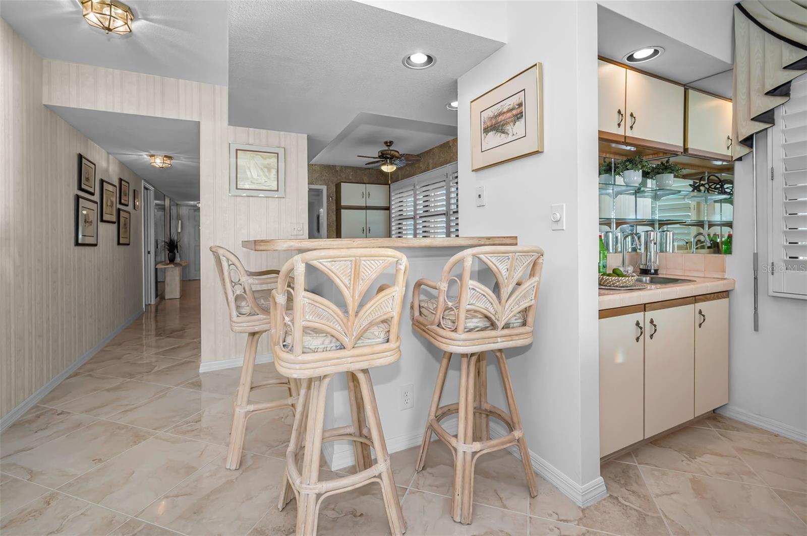 Image 14 of 59 For 2539 Gary Circle 704