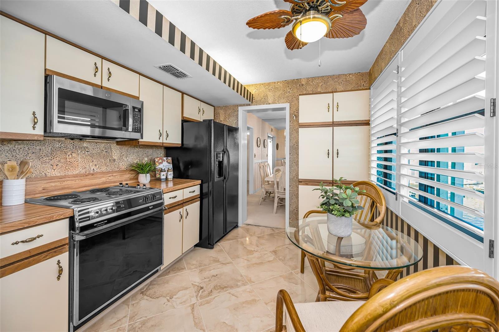 Image 17 of 59 For 2539 Gary Circle 704