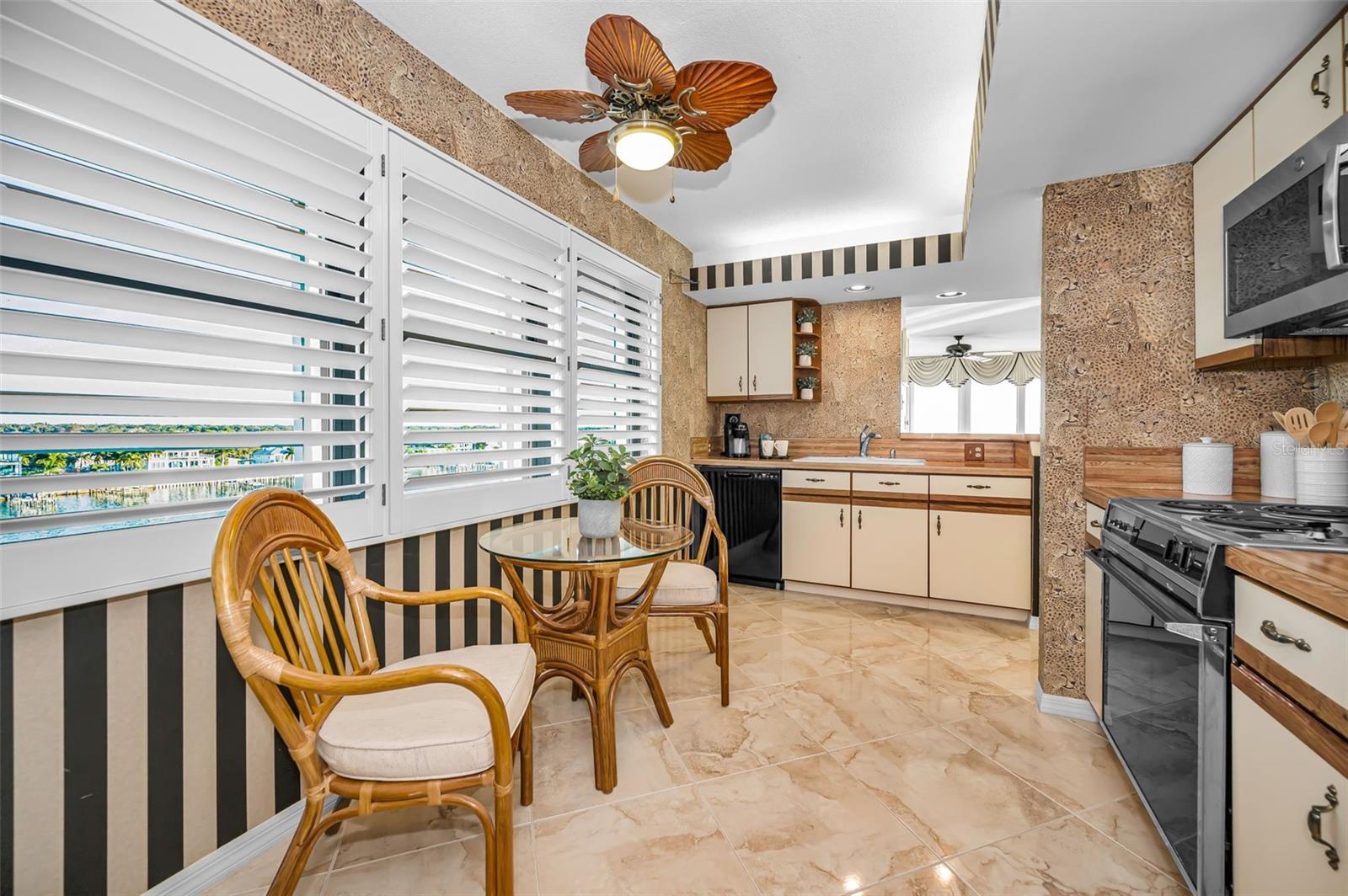 Image 18 of 59 For 2539 Gary Circle 704