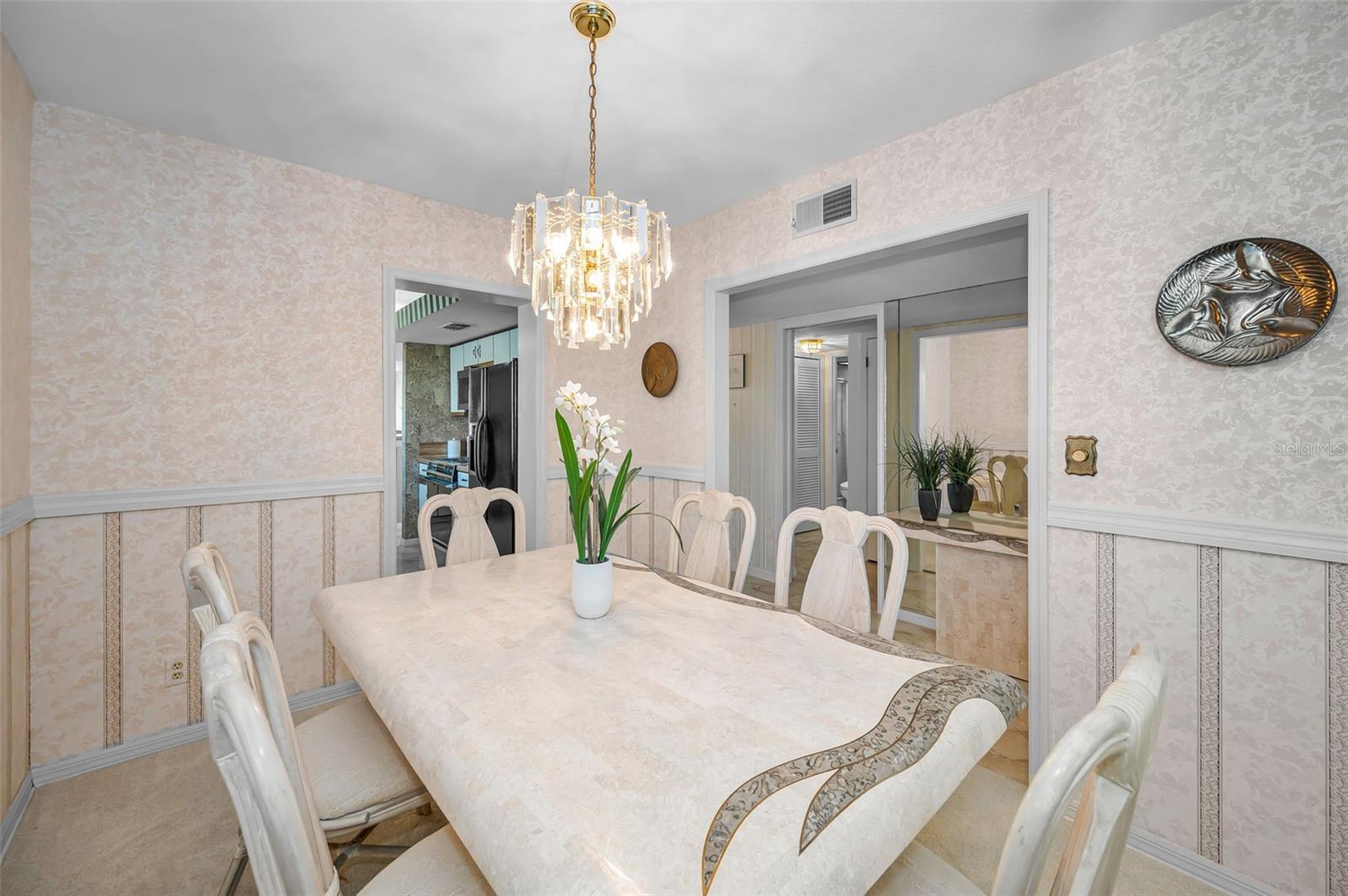 Image 21 of 59 For 2539 Gary Circle 704