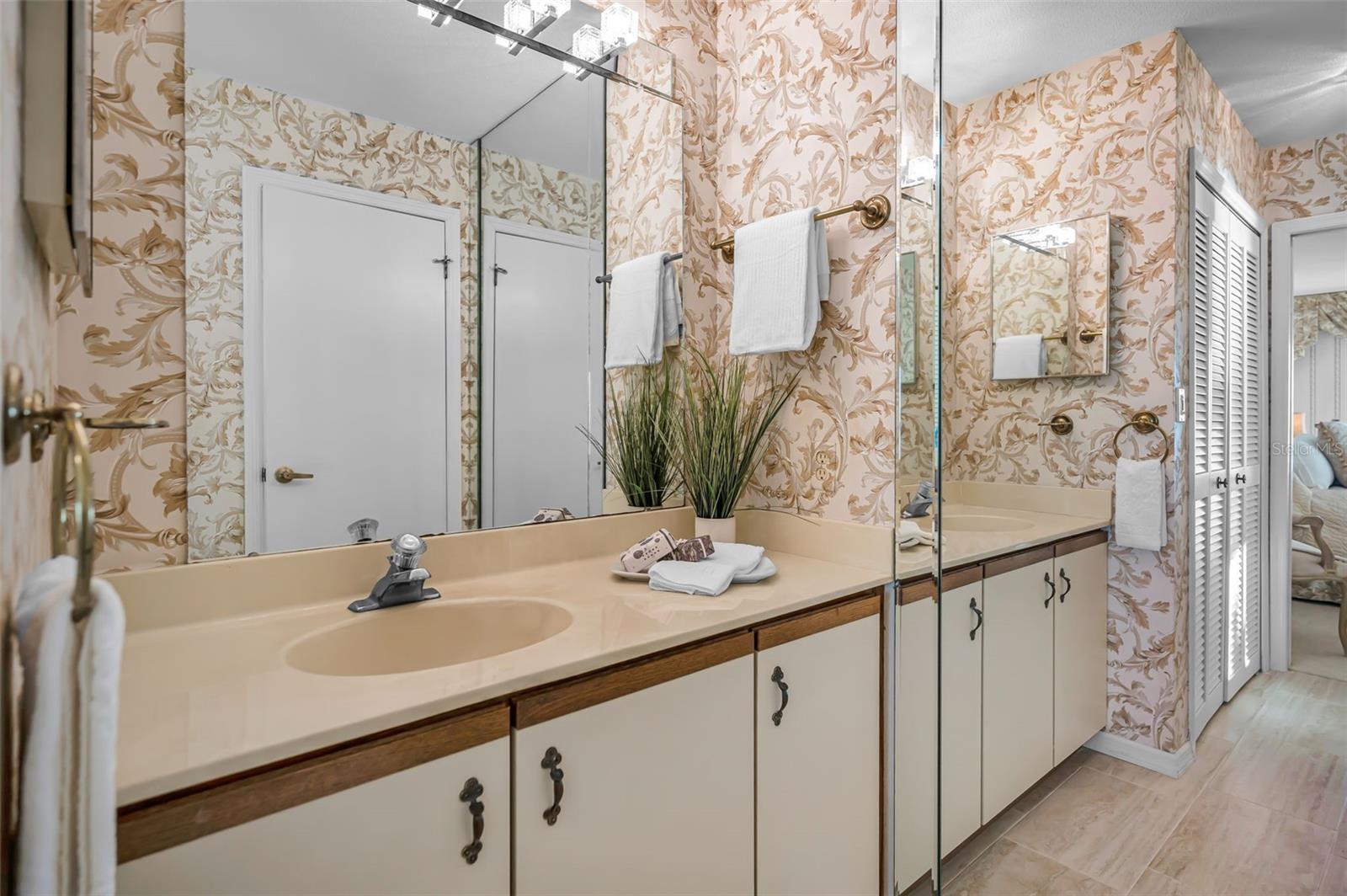 Image 25 of 59 For 2539 Gary Circle 704