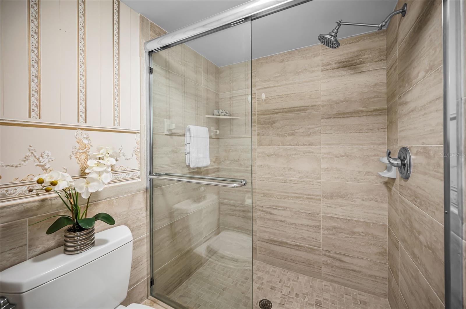 Image 26 of 59 For 2539 Gary Circle 704