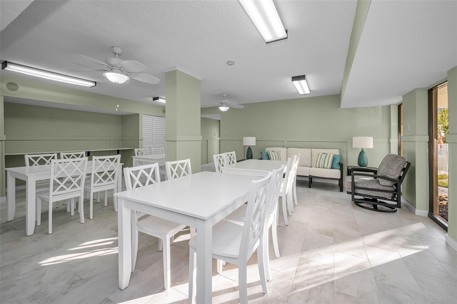 Image 46 of 59 For 2539 Gary Circle 704