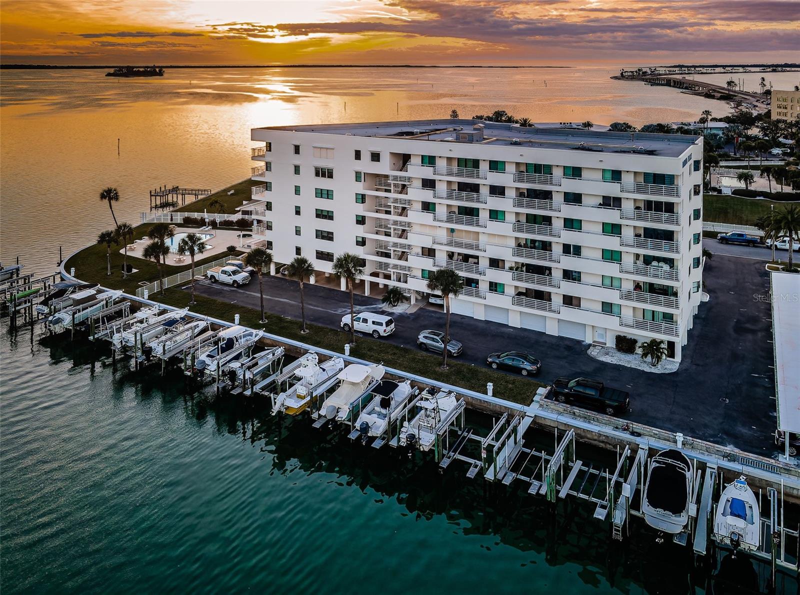 Image 48 of 59 For 2539 Gary Circle 704