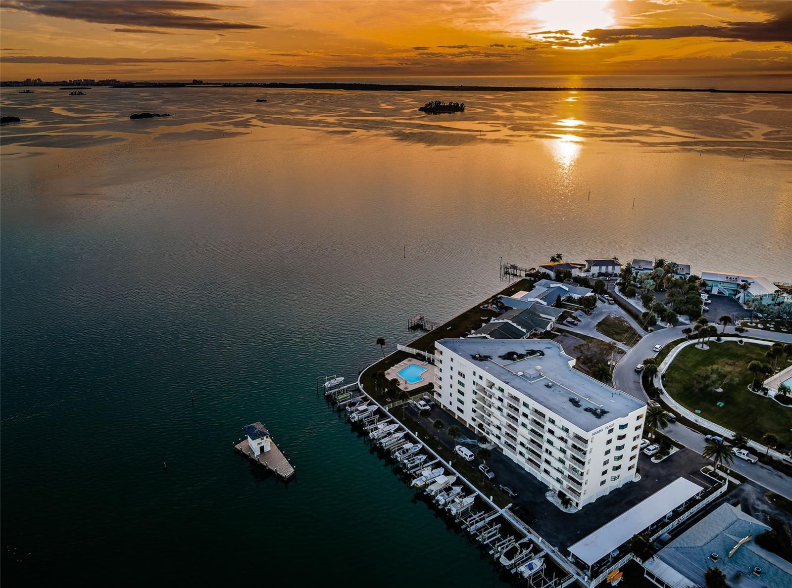 Image 49 of 59 For 2539 Gary Circle 704