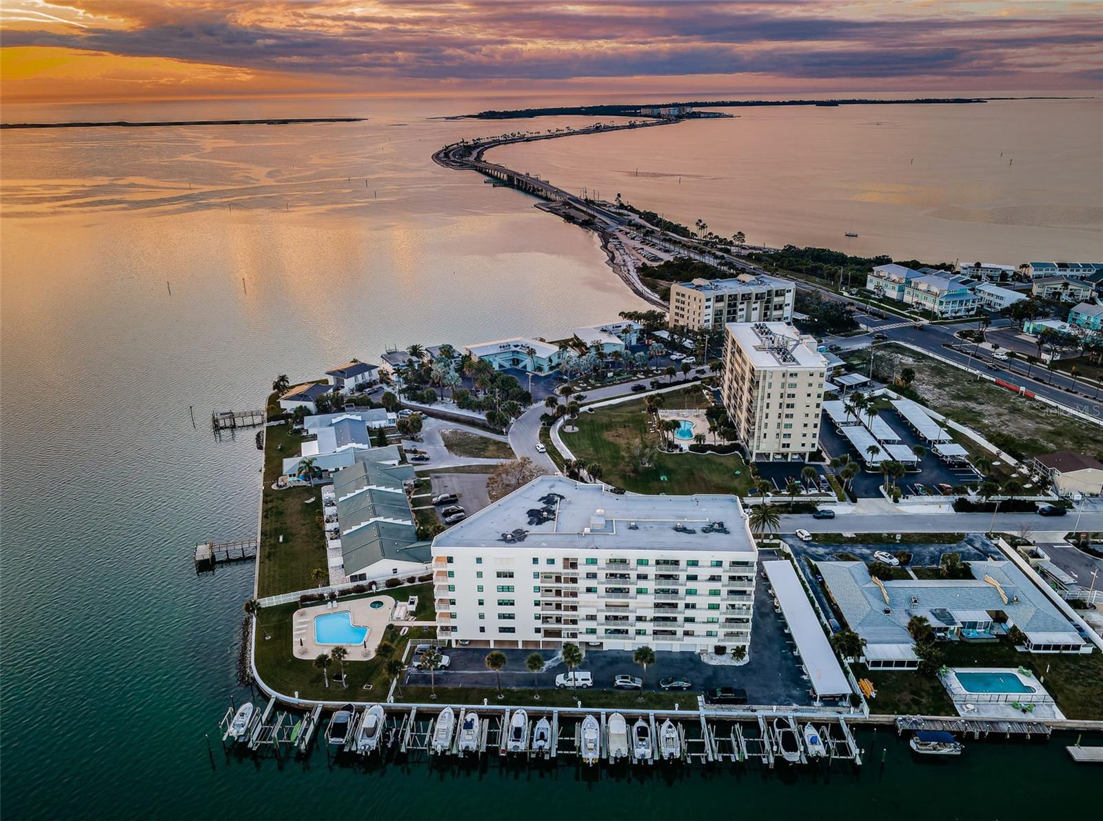 Image 50 of 59 For 2539 Gary Circle 704