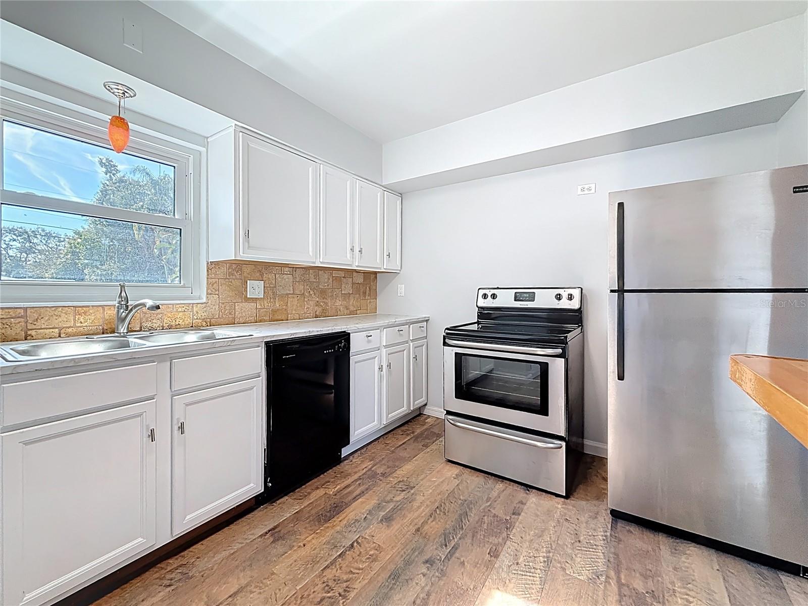 Image 10 of 56 For 5810 Tangerine Avenue S