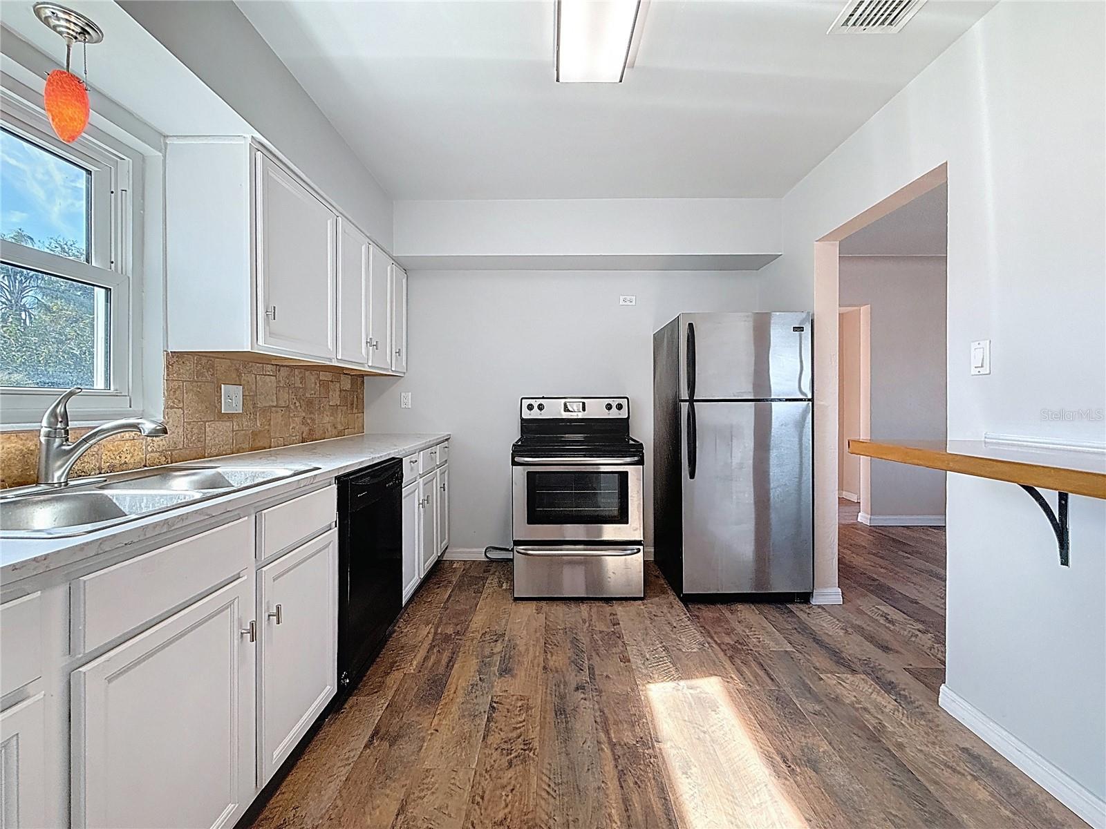 Image 11 of 56 For 5810 Tangerine Avenue S