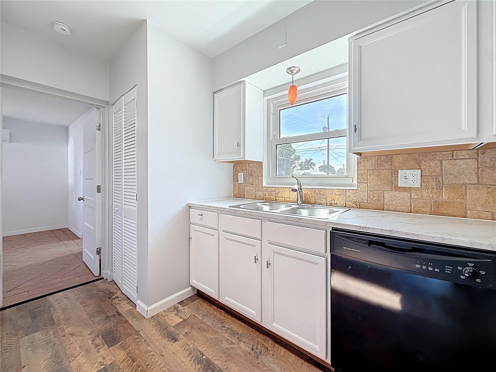 Image 13 of 56 For 5810 Tangerine Avenue S