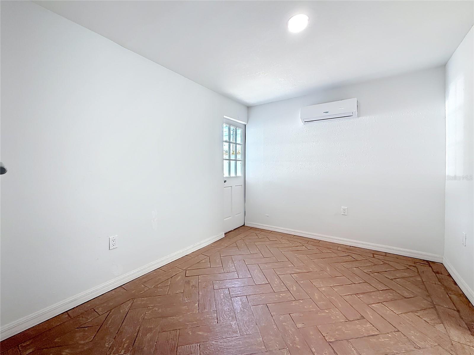 Image 14 of 56 For 5810 Tangerine Avenue S