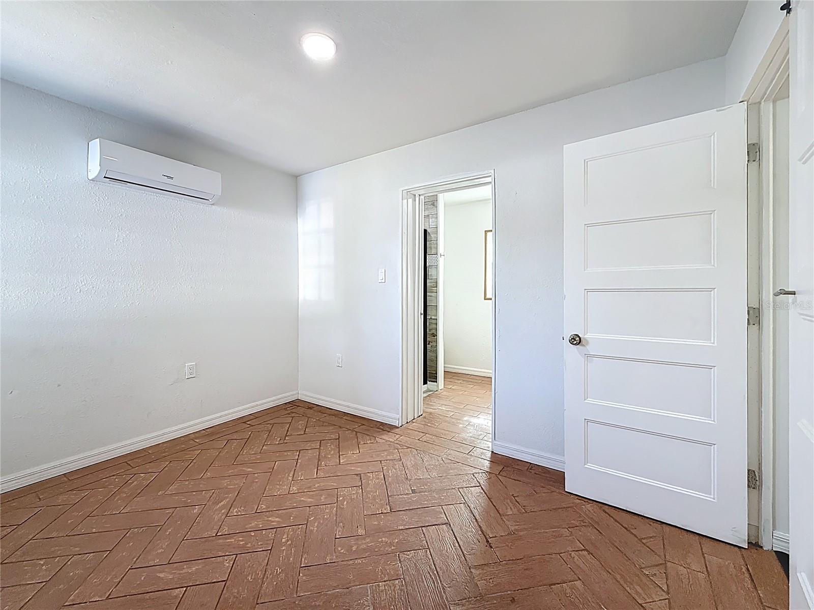 Image 15 of 56 For 5810 Tangerine Avenue S