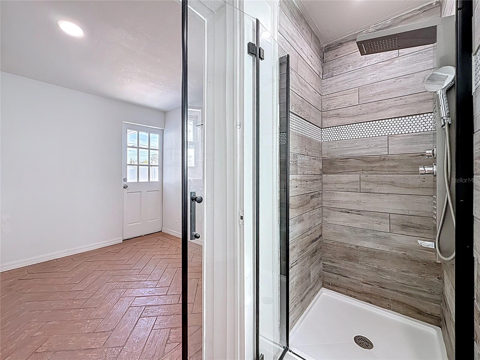 Image 19 of 56 For 5810 Tangerine Avenue S