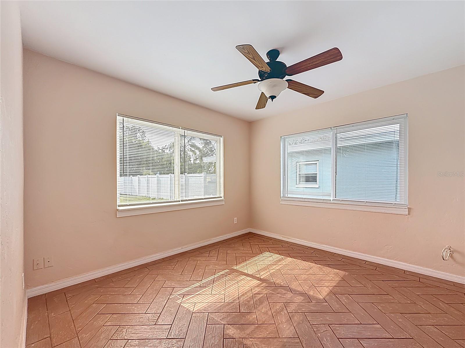 Image 23 of 56 For 5810 Tangerine Avenue S