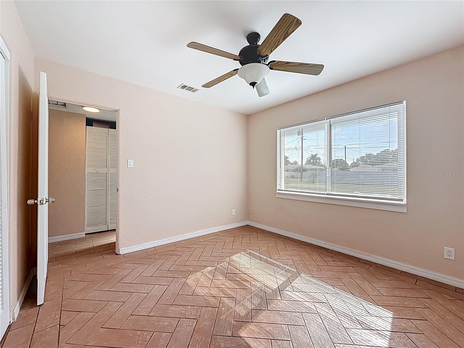 Image 25 of 56 For 5810 Tangerine Avenue S