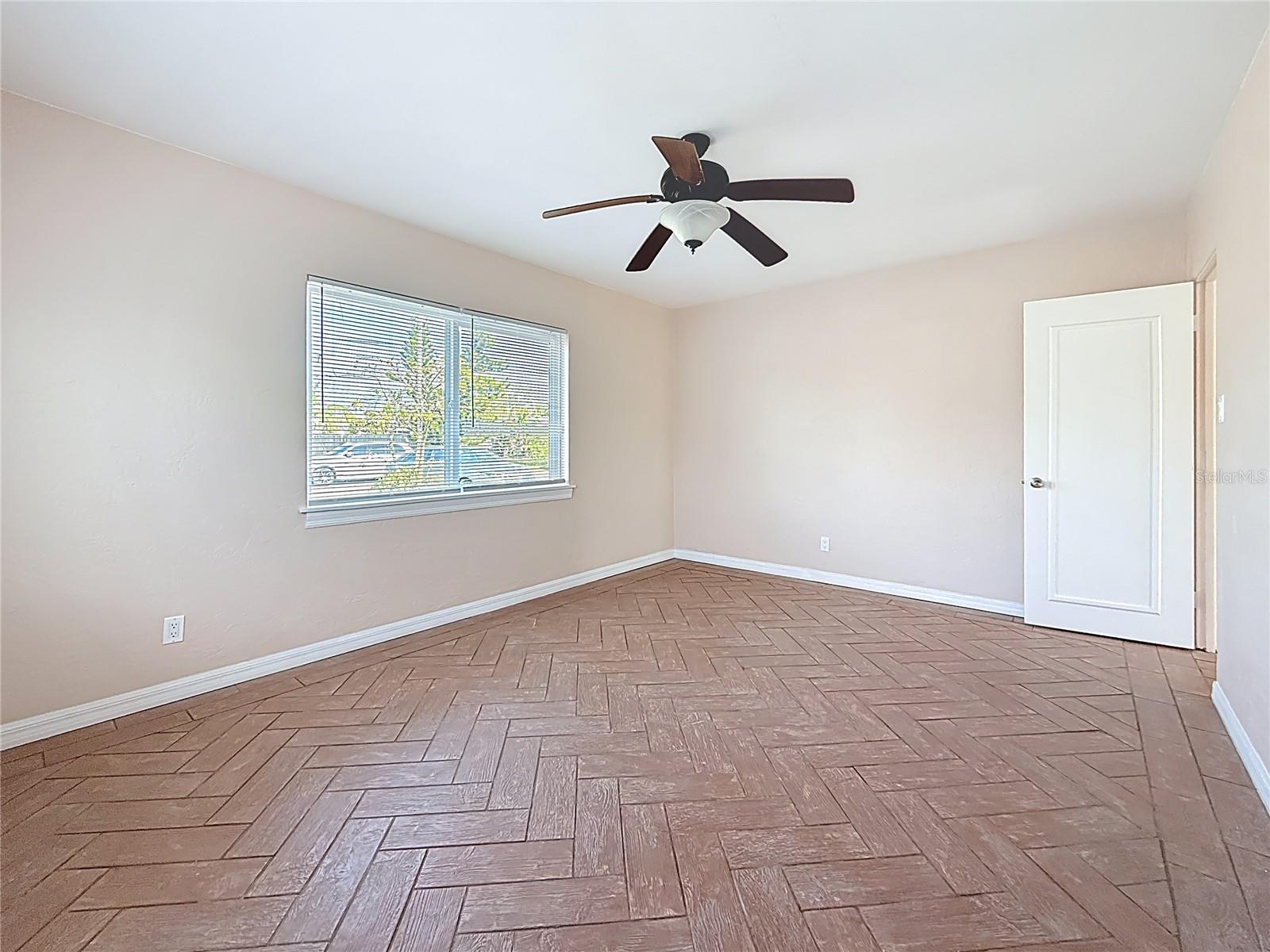 Image 29 of 56 For 5810 Tangerine Avenue S