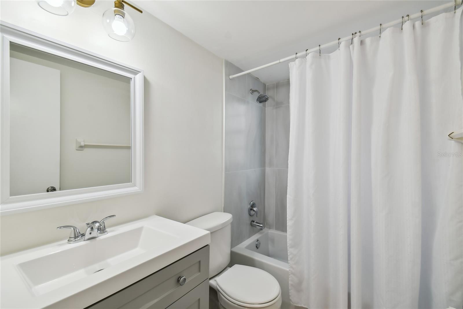 Image 15 of 31 For 3810 Cleveland Street B