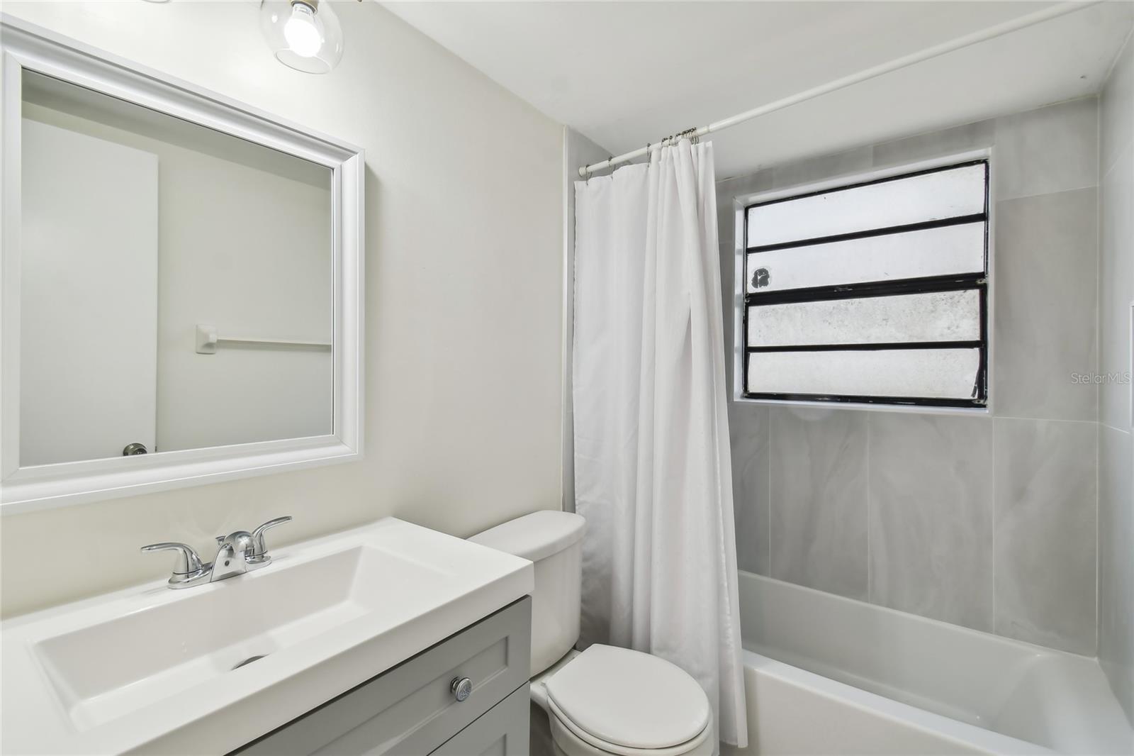 Image 18 of 31 For 3810 Cleveland Street B