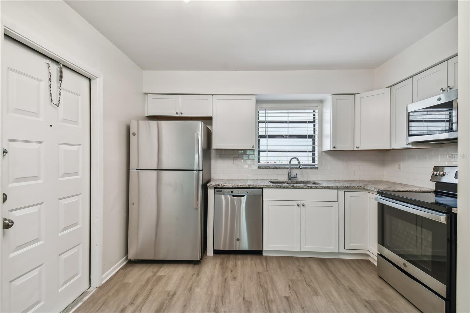 Image 22 of 31 For 3810 Cleveland Street B