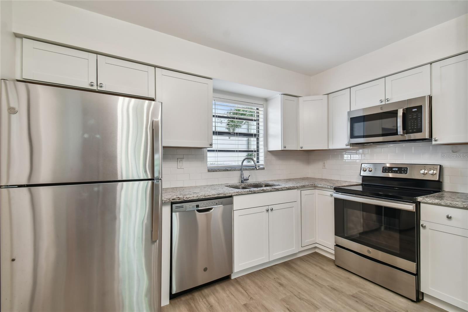 Image 24 of 31 For 3810 Cleveland Street B