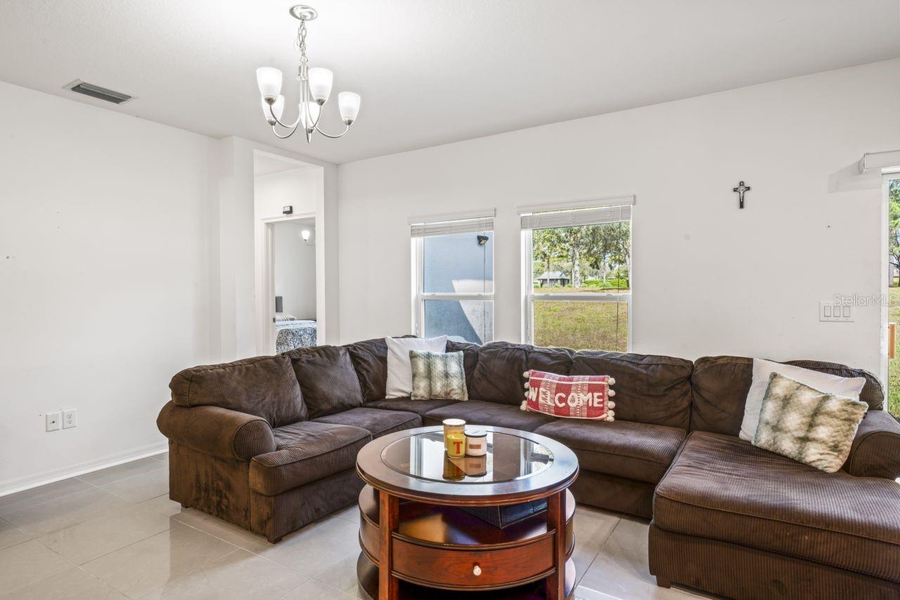 Image 12 of 61 For 571 Old Windsor Way