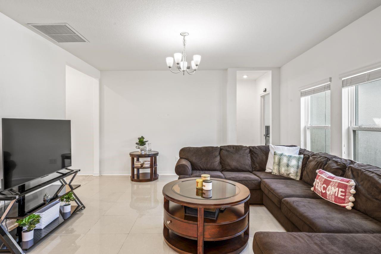 Image 13 of 61 For 571 Old Windsor Way