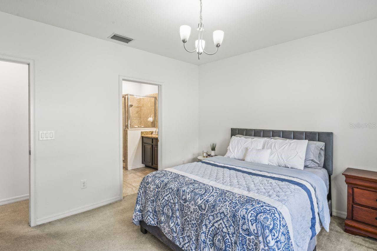 Image 22 of 61 For 571 Old Windsor Way