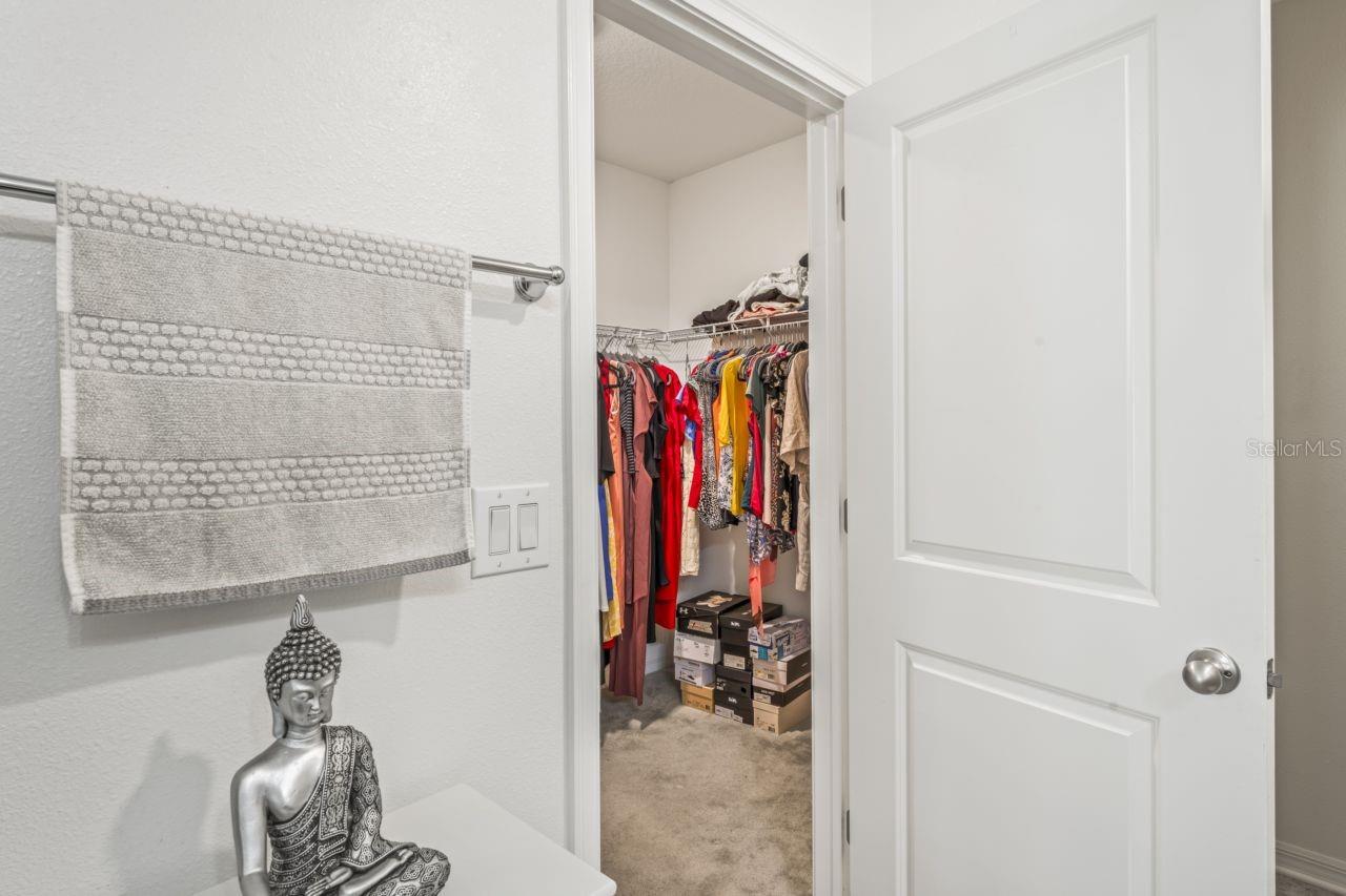 Image 26 of 61 For 571 Old Windsor Way