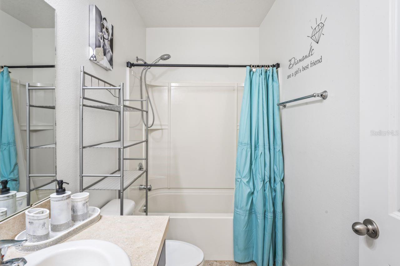 Image 28 of 61 For 571 Old Windsor Way