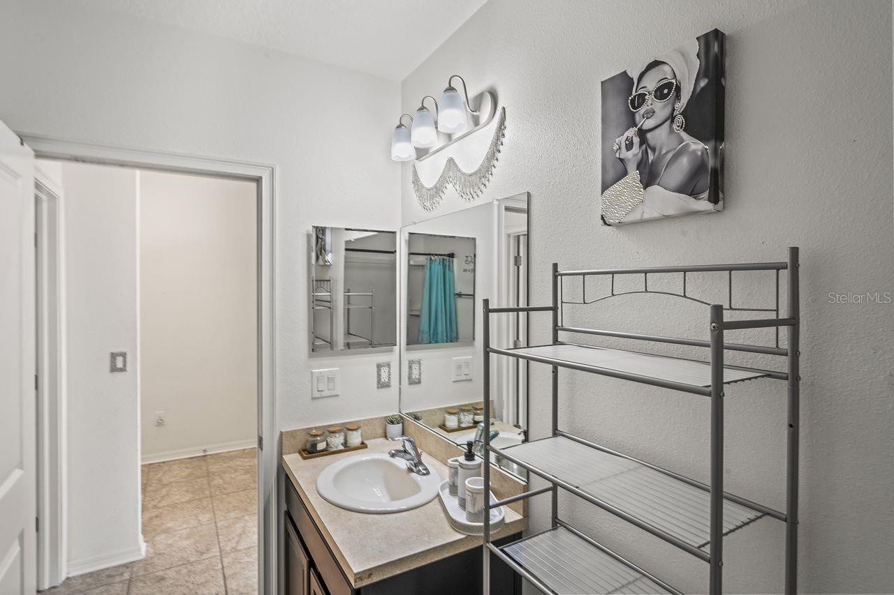 Image 29 of 61 For 571 Old Windsor Way