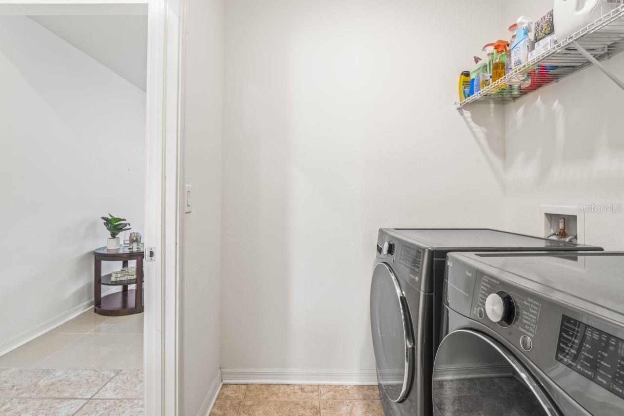 Image 32 of 61 For 571 Old Windsor Way