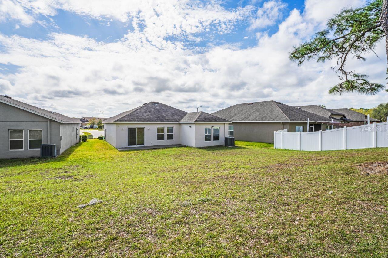 Image 36 of 61 For 571 Old Windsor Way